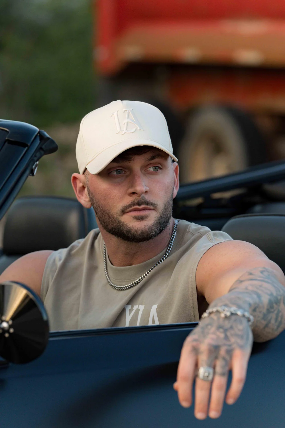 9006 Monochrome LA Hats (Crema)