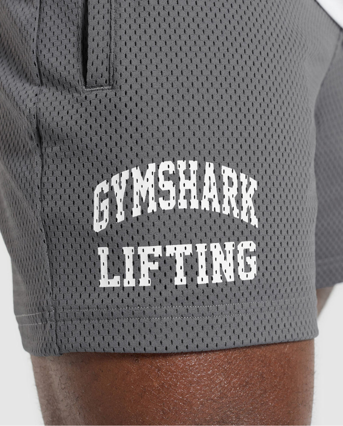 Lift Mesh 5” Shorts (Gris Oscuro)